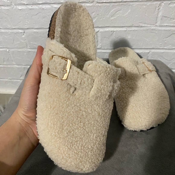 NWOT Sherpa Cream Color Slip On Clogs. Too wide for me. - Picture 3 of 7